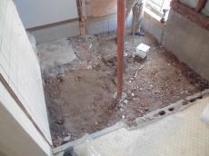既存浴室床解体